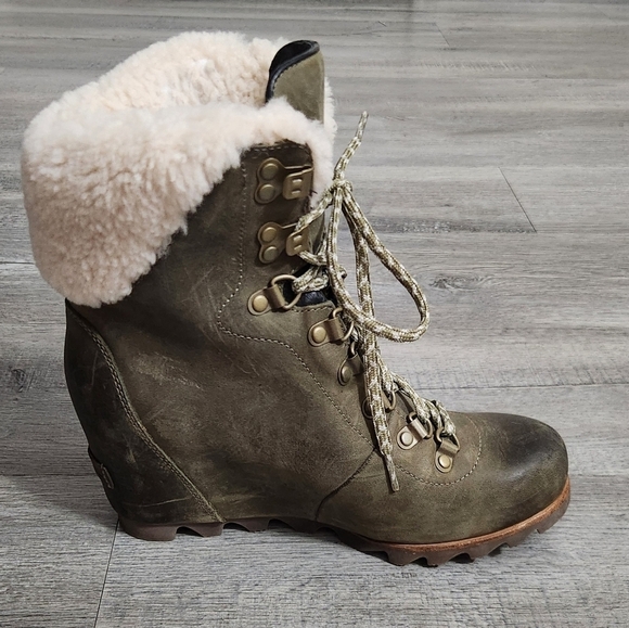 Sorel Conquest Wedge Shearling Booties - Picture 6 of 12